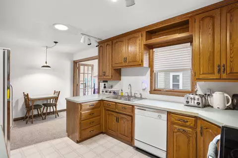 Kitchen - 521 E Harding Dr, Appleton, WI 54915 photo 3 of 3