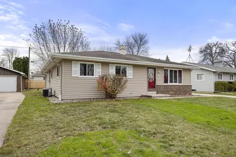 Exterior - 521 E Harding Dr, Appleton, WI 54915 photo 3 of 4