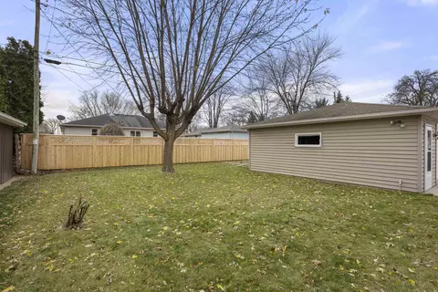 Exterior - 521 E Harding Dr, Appleton, WI 54915 photo 1 of 4