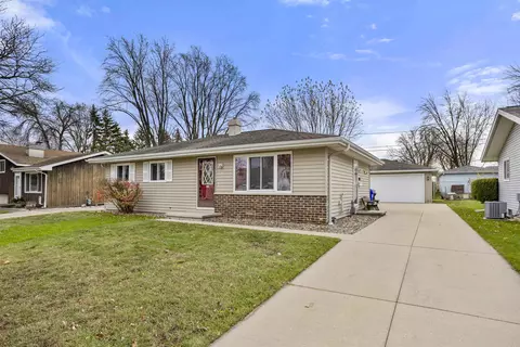 521 E Harding Dr, Appleton, WI 54915