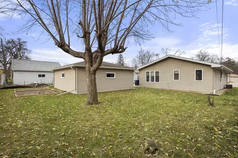 Exterior - 521 E Harding Dr, Appleton, WI 54915 photo 2 of 4