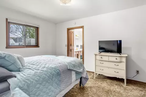 Bedroom - 521 E Harding Dr, Appleton, WI 54915 photo 2 of 4