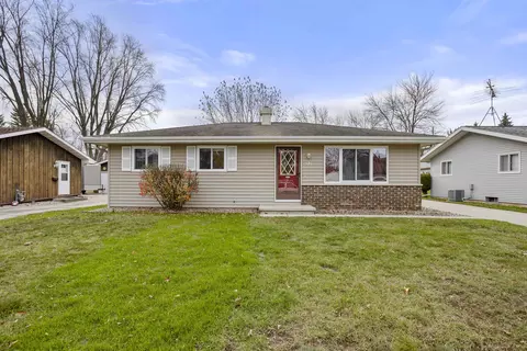 Exterior - 521 E Harding Dr, Appleton, WI 54915 photo 4 of 4