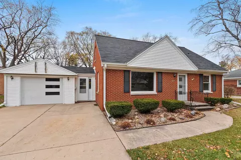 825 N Clay St, De Pere, WI 54115