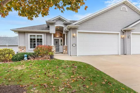 121 Regent Pl #33, Neenah, WI 54956