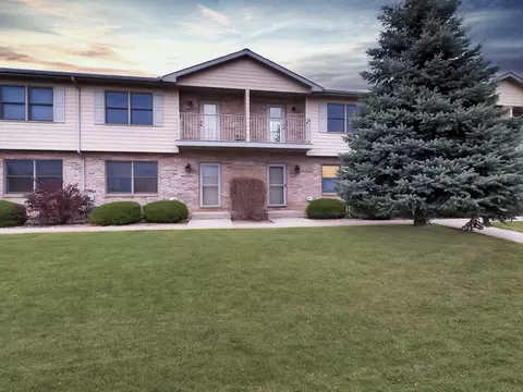 1690 Drum Corps Dr #D, Menasha, WI 54952