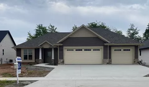 1438 Crossroads Dr, De Pere, WI 54115