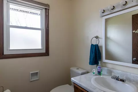 Bath - 2210 S Clover Ln, Appleton, WI 54915 photo 2 of 3