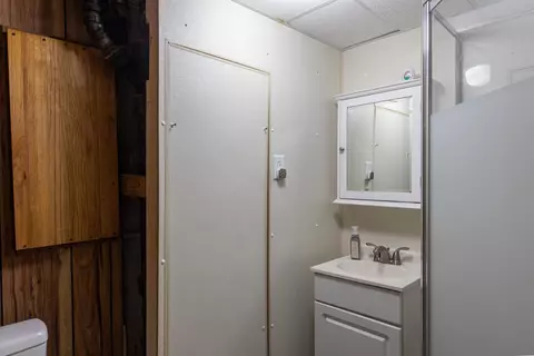 Bath - 2210 S Clover Ln, Appleton, WI 54915 photo 3 of 3