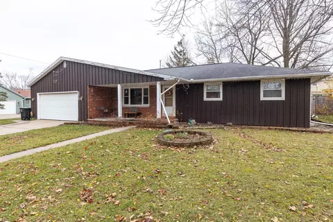 Exterior - 2210 S Clover Ln, Appleton, WI 54915 photo 4 of 8