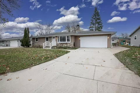 2328 Fiesta Ct, Neenah, WI 54956