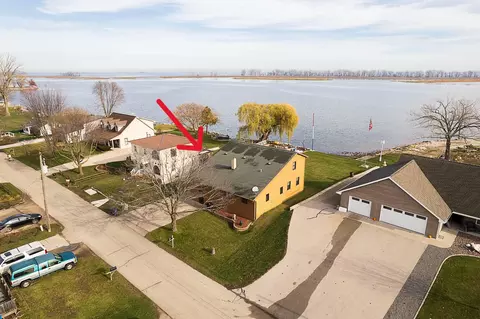 2398 Longtail Beach Ln, Suamico, WI 54173
