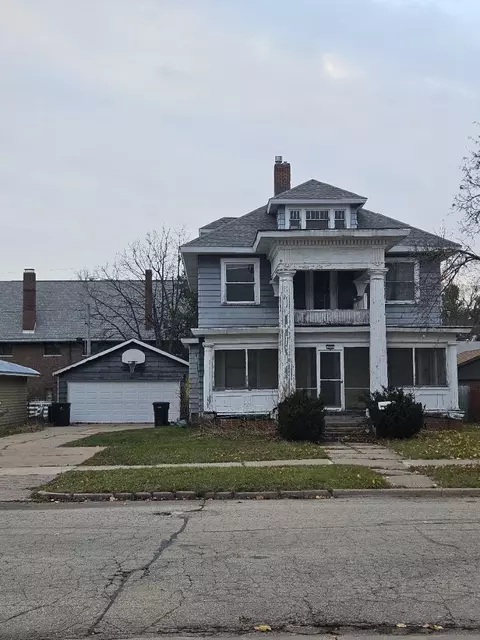 322 Jefferson St, Waupaca, WI 54981