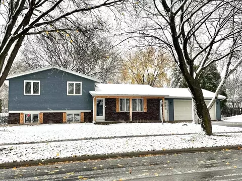 1010 Meadow View Ln, De Pere, WI 54115