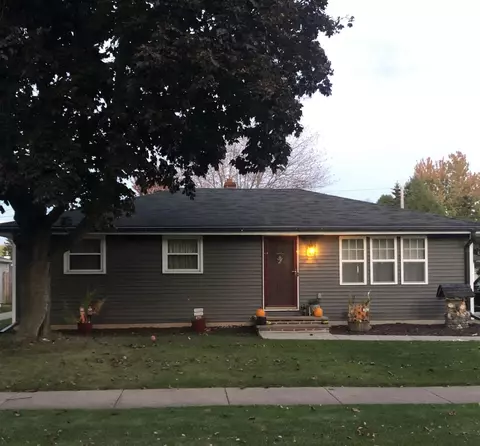 1070 Meadow Ln, Neenah, WI 54956