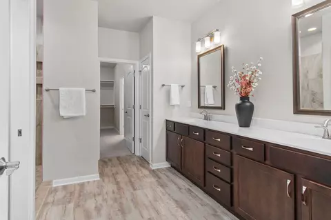 Entry Way - 5720 N Osprey Dr, Appleton, WI 54913 photo 2 of 3
