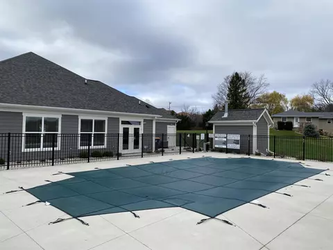 Exterior - 5720 N Osprey Dr, Appleton, WI 54913 photo 6 of 9
