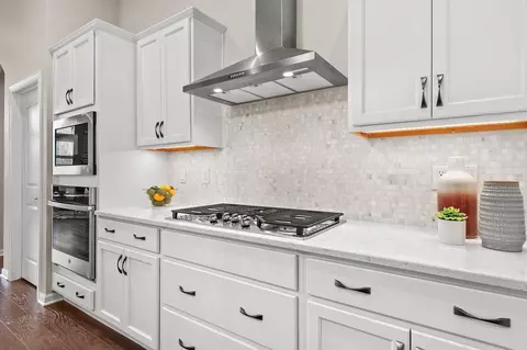 Kitchen - 5720 N Osprey Dr, Appleton, WI 54913 photo 3 of 5