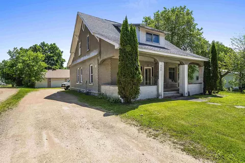 900 S Main St, Gresham, WI 54128 photo 1