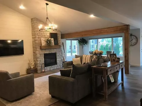Living - 1307 Rita Ct, Appleton, WI 54915 photo 2 of 5