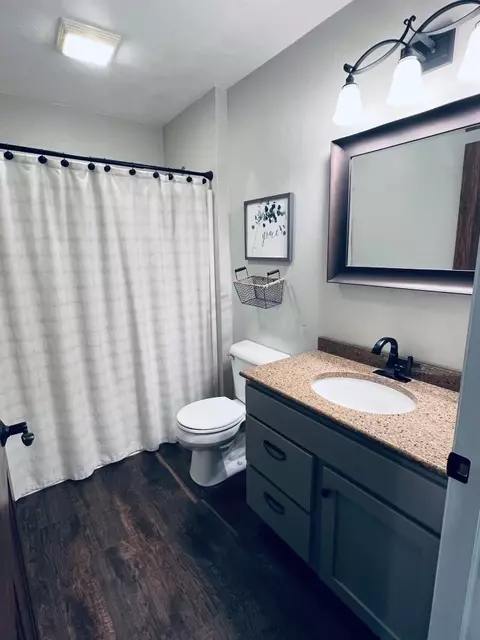 Bath - 1307 Rita Ct, Appleton, WI 54915 photo 2 of 2