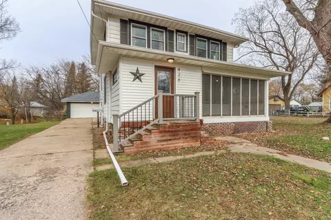 426 W Fulton St, Waupaca, WI 54981