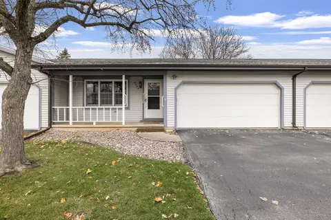 630 Stonehedge Ln #4B, Appleton, WI 54914