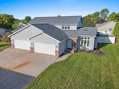1114 Stillmeadow Ln, Menasha, WI 54952