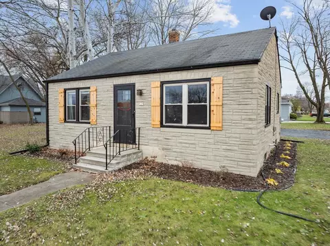 525 W Murdock Ave, Oshkosh, WI 54901