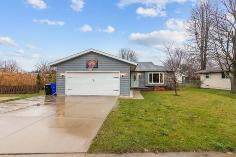 1800 Schaefer Cir, Appleton, WI 54915 photo 2
