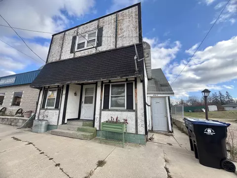206 S Warrington Ave, Cecil, WI 54111