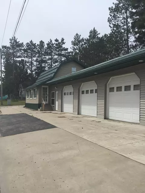 1002 7th Aly, Crivitz, WI 54114