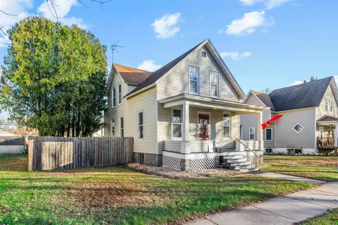 1532 Oakes St, Marinette, WI 54143