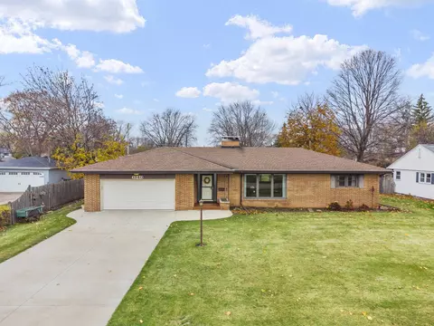 1340 Menominee Dr, Oshkosh, WI 54901