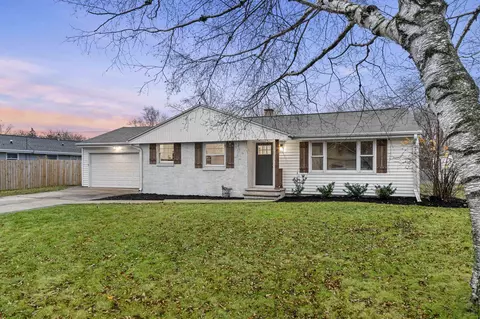 430 Memory Ct, Green Bay, WI 54301