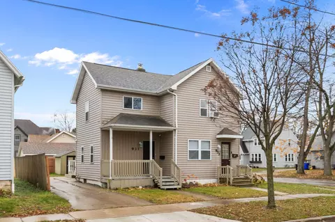 Exterior - 931 W Franklin St, Appleton, WI 54914 photo 5 of 8