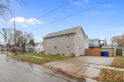 Exterior - 931 W Franklin St, Appleton, WI 54914 photo 7 of 8