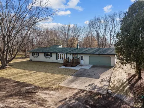 5551 Crystal Ct, Winneconne, WI 54986