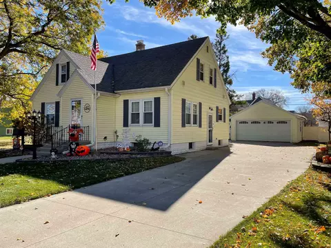 412 Maple Ave, Fond Du Lac, WI 54935