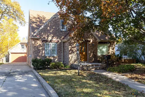 214 Sterling Ave, Oshkosh, WI 54901