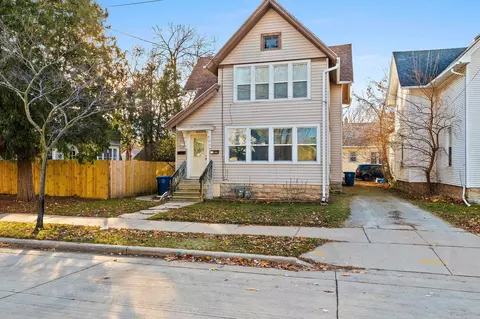 107 Fulton Ave, Oshkosh, WI 54901