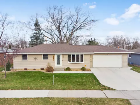 1190 Kenwood St, Green Bay, WI 54304