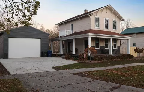 240 N 6th St, De Pere, WI 54115
