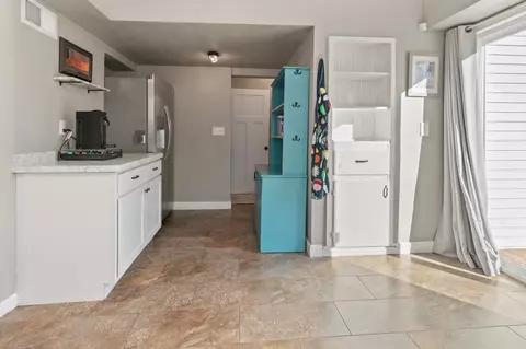 Entry Way - 1455 W Prospect Ave, Appleton, WI 54914 photo 4 of 7