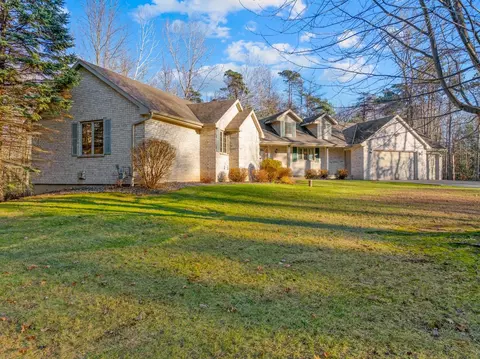 3400 Blackberry Ln, Green Bay, WI 54313