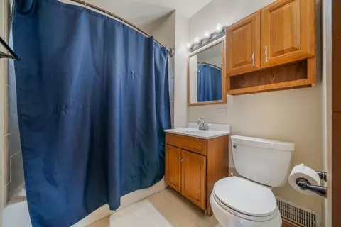 Bath - 1102 W Packard St, Appleton, WI 54914 photo 1 of 1