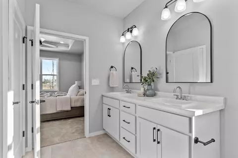 Bath - 3688 E Callalilly Ln, Appleton, WI 54913 photo 1 of 4