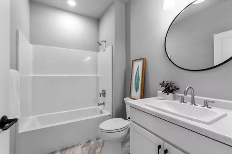 Bath - 3688 E Callalilly Ln, Appleton, WI 54913 photo 4 of 4