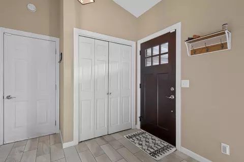 Entry Way - 2830 E Dietzen Dr, Appleton, WI 54915 photo 3 of 10