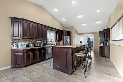 Entry Way - 2830 E Dietzen Dr, Appleton, WI 54915 photo 4 of 10